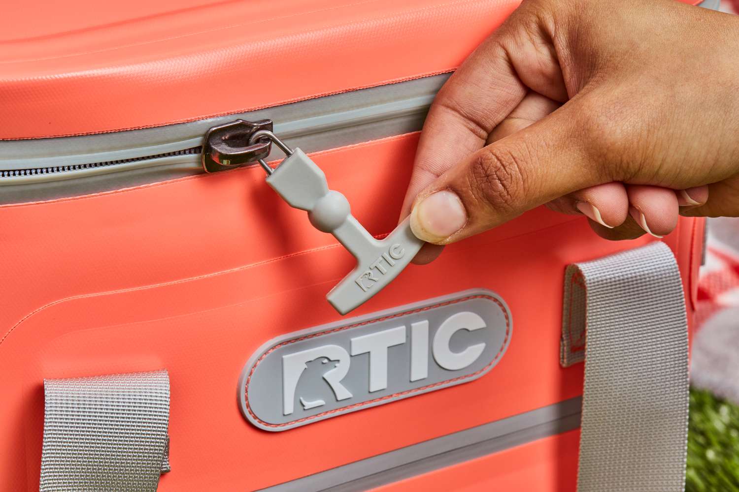 What is the Best Cooler Bag Material?