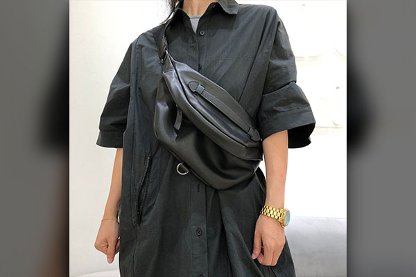 How to Wear a Sling Bag: Tips for Comfort and Fashion